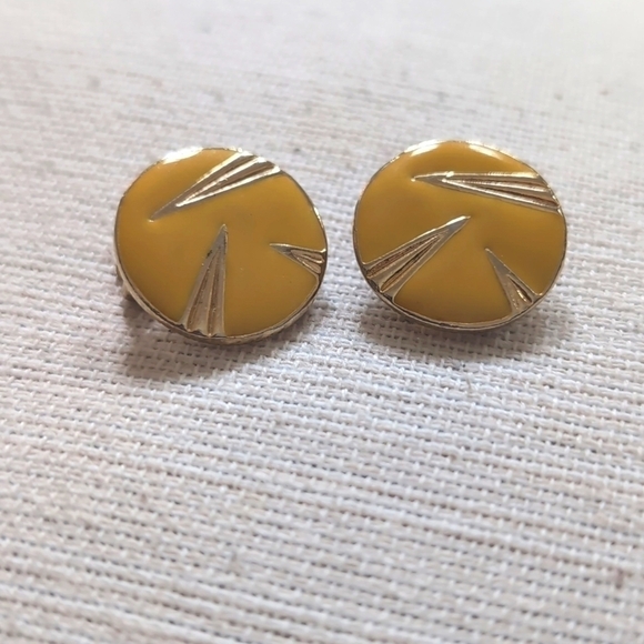 Simple Round Clip Earrings - Yellow Color Earring Ear Clip - Picture 2 of 8